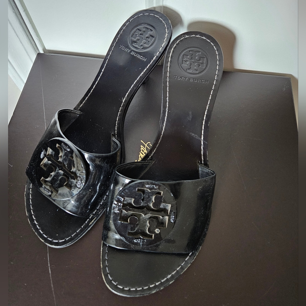 Tory Burch Womens Kitten Mule Sandals  Size 7 Black Patent Leather Shoes